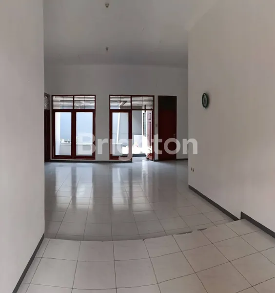 image RUMAH BAGUS LOKASI STRATEGIS DI RUNGKUT MAPAN TIMUR (2)