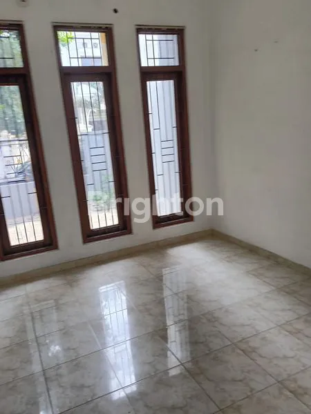 image *RUMAH (1 ½ LANTAI) DIJUAL LOKASI PERUMAHAN TAMAN TIARA SIDOARJO. BARU RENOVASI* (4)