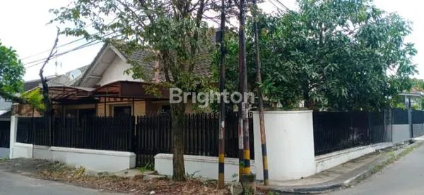 image RUMAH LUAS POJOK DIJUAL DI AREA JALAN IKAN-IKAN KOTA MALANG (4)