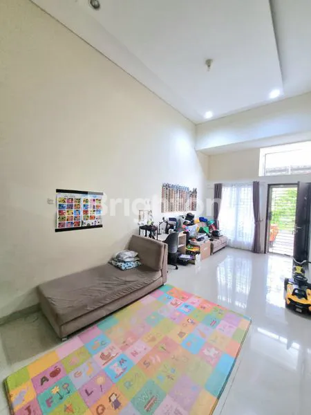 image RUMAH CLUSTER 2 LANTAI MENGHADAP TAMAN DI WINDELRIO TOWNHOUSE JASMIN  (3)