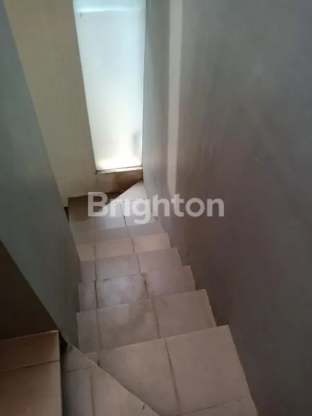 image RUMAH DISEWAKAN FULL PERABOT 2 LANTAI DI ARAYA MALANG (8)