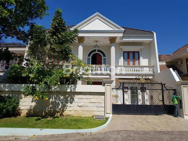 image RUMAH KLASIK 2.5 LT DI VILLA  RIVIERA PAKUWON CITY SURABAYA SIAP HUNI (1)