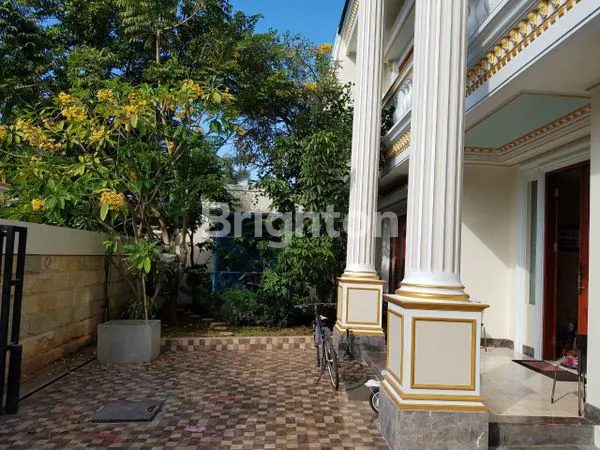 image RUMAH KLASIK 2.5 LT DI VILLA  RIVIERA PAKUWON CITY SURABAYA SIAP HUNI (3)
