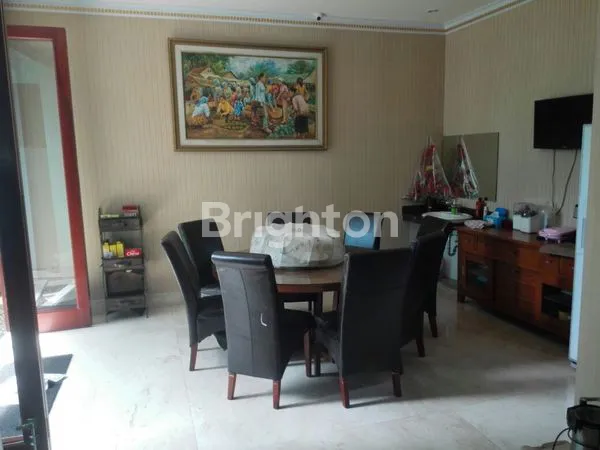 image RUMAH KLASIK 2.5 LT DI VILLA  RIVIERA PAKUWON CITY SURABAYA SIAP HUNI (5)