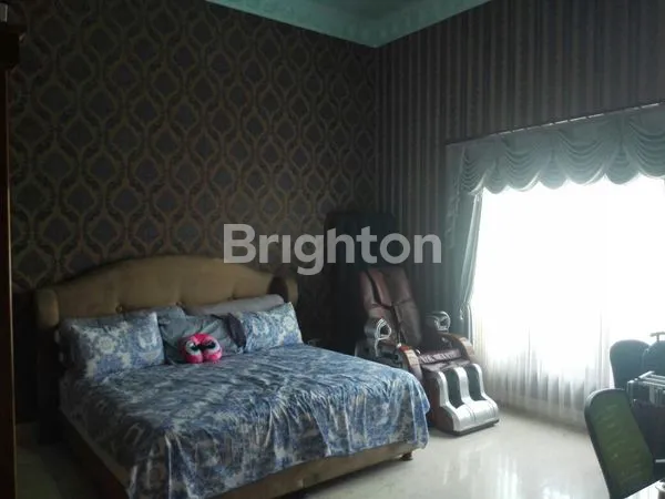image RUMAH KLASIK 2.5 LT DI VILLA  RIVIERA PAKUWON CITY SURABAYA SIAP HUNI (6)