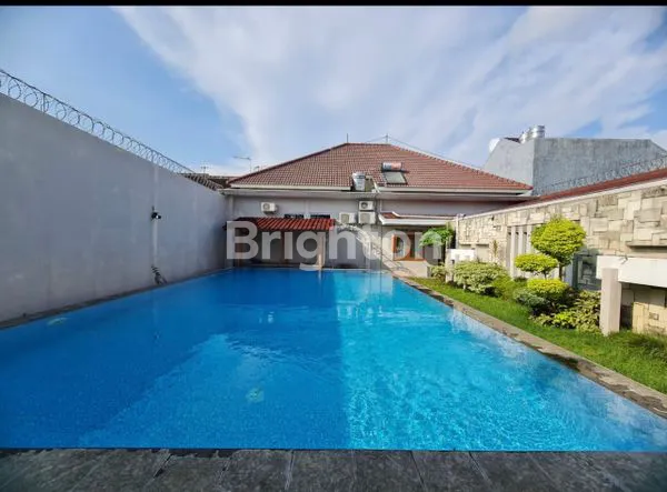 image RUMAH SIAP HUNI ELITE, NYAMAN, ADA KOLAM RENANG PRIBADI, LOKASI DI SOLOBARU!! KAWASAN RUMAH MEWAH, HANYA 3 MENIT KE PAKUWON MALL SOBA!! ISTIMEWA (3)