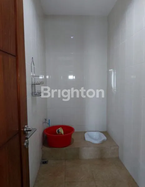 image RUMAH SIAP HUNI ELITE, NYAMAN, ADA KOLAM RENANG PRIBADI, LOKASI DI SOLOBARU!! KAWASAN RUMAH MEWAH, HANYA 3 MENIT KE PAKUWON MALL SOBA!! ISTIMEWA (5)