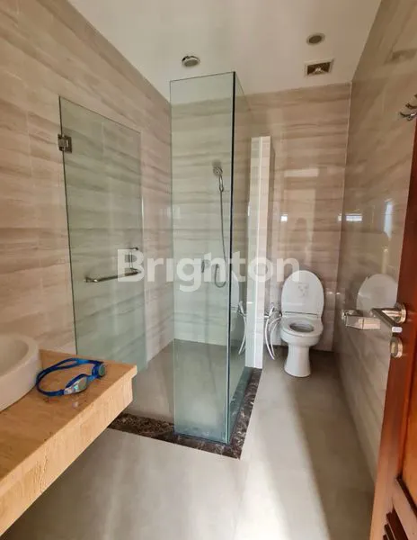 image RUMAH SIAP HUNI ELITE, NYAMAN, ADA KOLAM RENANG PRIBADI, LOKASI DI SOLOBARU!! KAWASAN RUMAH MEWAH, HANYA 3 MENIT KE PAKUWON MALL SOBA!! ISTIMEWA (6)