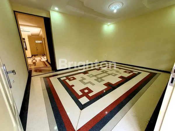 image RUMAH BAGUS TERAWAT 2 LT LUAS DI JL PULAU² KOTA MALANG (2)