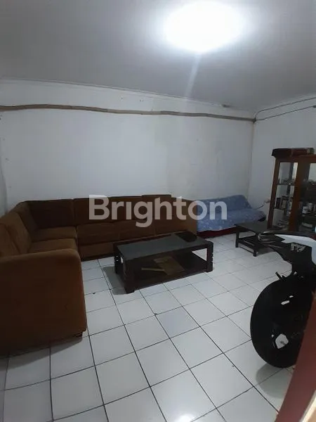 image RUMAH PLUS KIOS PINGGIR JALAN RAYA DI KOTA DEPOK (5)