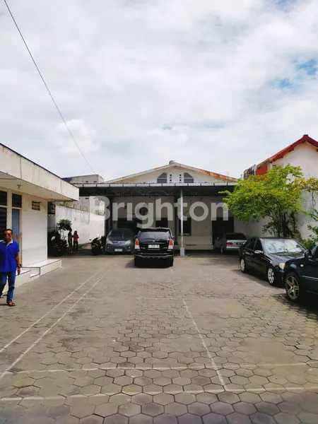 image GUDANG PREMIUM TENGAH KOTA AKSES KONTAINER DI DAERAH DHARMAHUSADA JALAN KALIKEPITING (1)