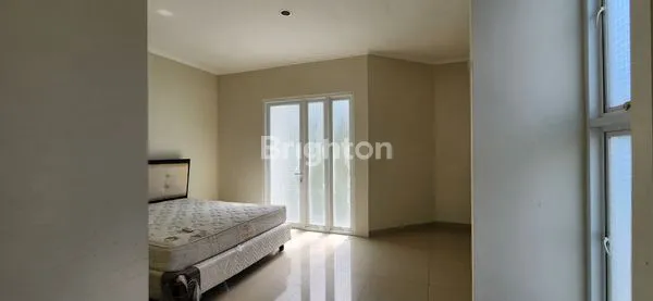 image RUMAH DUA LANTAI ADA KOLAM RENANG DI LINGKUNGAN PREMIUM (6)