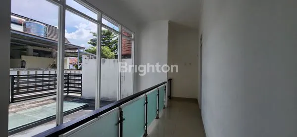 image RUMAH DUA LANTAI ADA KOLAM RENANG DI LINGKUNGAN PREMIUM (5)