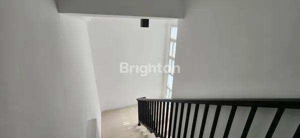 image RUMAH DUA LANTAI ADA KOLAM RENANG DI LINGKUNGAN PREMIUM (4)