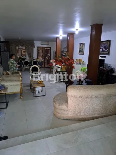 image NEGO SAMPE DEAL RUMAH TENGAH KOTA SIAP HUNI PETEMON SURABAYA, (4)
