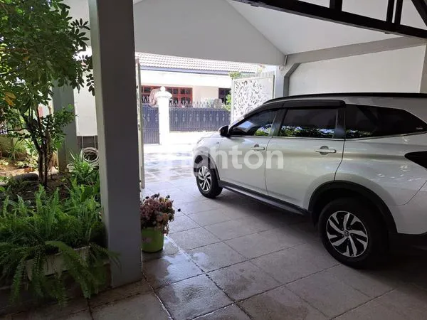 image NEGO SAMPE DEAL RUMAH TENGAH KOTA SIAP HUNI PETEMON SURABAYA, (3)