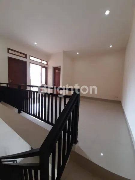 image RUMAH BARU DI LARANGAN, TIDAK BANJIR,BUKTIKAN, LOKASI STRATEGIS DEKAT MERUYA/KEBON JERUK, BANGUNAN 2 LANTAI (1)