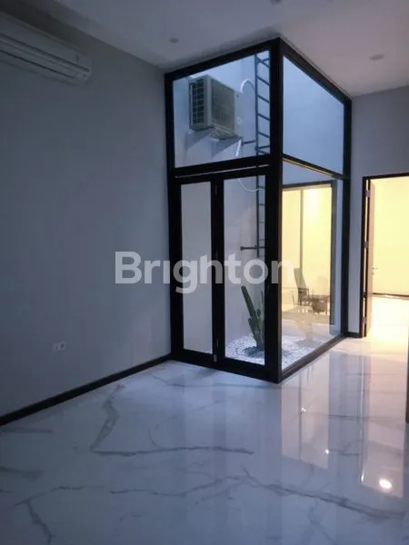 image RUMAH MODERN 2 LANTAI BARU GRESS, SIAP HUNI, SELANGKAH KE RAYA MULYOSARI SUPERINDO PAKUWON CITY ITS UNAIR KAMPUS C MERR GALAXY MALL (4)