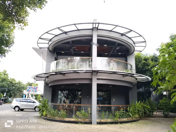 BANGUNAN KOMERSIAL STRATEGIS TEPI JALAN DI BINTARO JAKARTA SELATAN