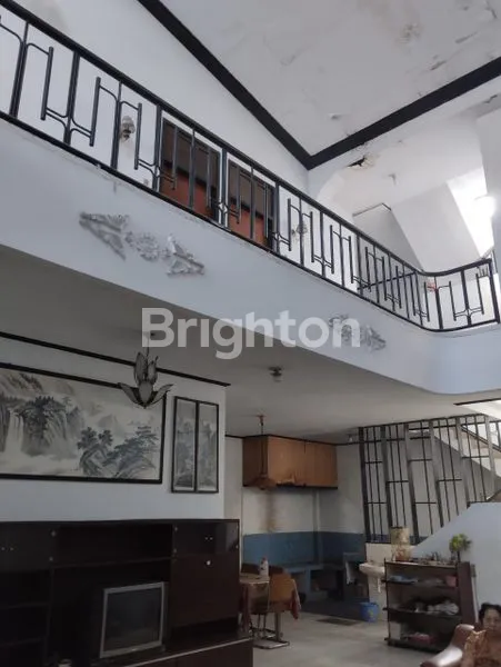 image TURUN HARGA RUMAH 3 LANTAI STRATEGIS TENGAH KOTA COCOK BUAT USAHA DI KOTA JEMBER JAWA TIMUR (3)