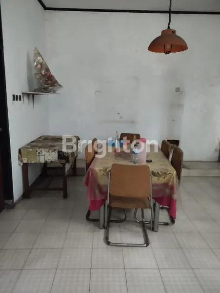 image TURUN HARGA RUMAH 3 LANTAI STRATEGIS TENGAH KOTA COCOK BUAT USAHA DI KOTA JEMBER JAWA TIMUR (5)