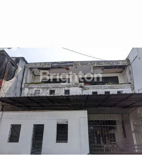 TURUN HARGA RUMAH 3 LANTAI STRATEGIS TENGAH KOTA COCOK BUAT USAHA DI KOTA JEMBER JAWA TIMUR