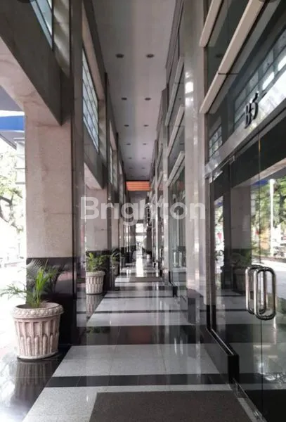 GEDUNG BAGUS LOKASI STRATEGIS BEBAS BANJIR AKSES MUDAH KE SUDIRMAN DI JAKARTA SELATANMEGA KUNINGAN