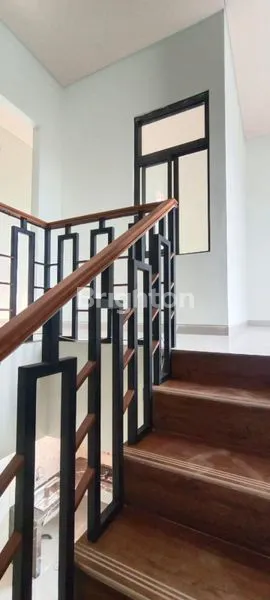 image RUMAH DI PERUMAHAN MENGANTI PERMAI GRESIK (3)