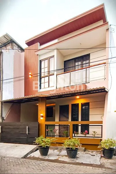 image RUMAH DI PERUMAHAN MENGANTI PERMAI GRESIK (1)