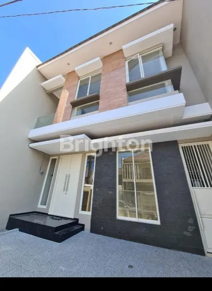 image RUMAH EXECUTIVE 2 LANTAI TURUN HARGA (1)