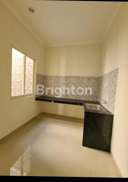 image RUMAH EXECUTIVE 2 LANTAI TURUN HARGA (4)