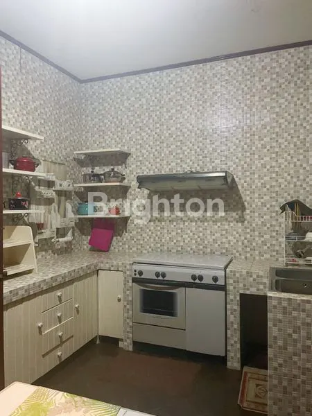 image SEMANGGI, SURAKARTA, RUMAH MEWAH 2 LANTAI PINGGIR JALAN RAYA DENGAN LOKASI STRATEGIS DAN RAMAI, AKSES KEBERBAGAI TEMPAT DEKAT, COCOK UNTUK KELUARGA BESAR (5)