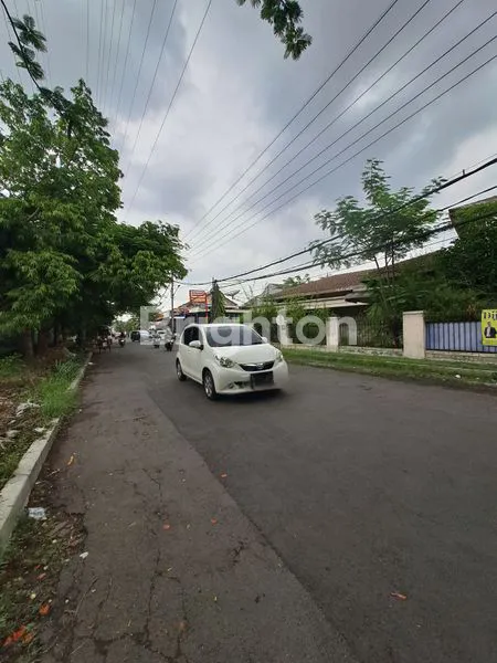 image RUMAH HOOK HITUNG TANAH DI PERUMAHAN FAVORIT DEKAT SEKOLAH PETRA MERR (6)