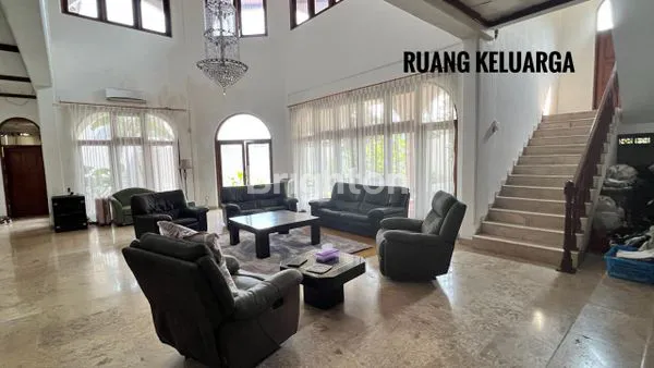 image RUMAH MEWAH SIAP HUNI DI SIMATUPANG JAKARTA SELATAN  (4)