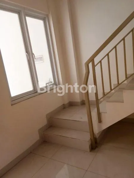 image RUMAH 3 LANTAI ROW 1 MOBIL TANJUNG DUREN DEKAT MAL CENTRAL PARK (2)