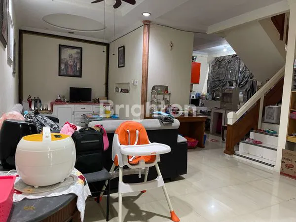 image RUMAH 2 LANTAI SEMI-FURNISH STRATEGIS DEKAT PASAR PEJUANG BEKASI (2)