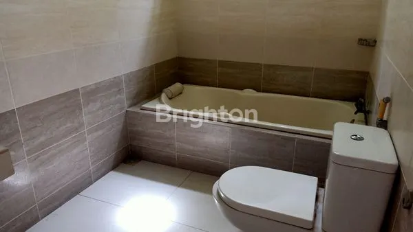 image RUMAH KLASIK, LUAS DAN ASRI LOKASI TAMAN KENCANA (6)