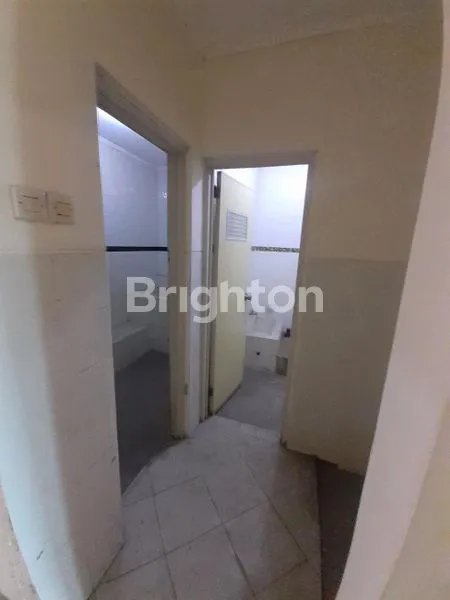 image *RUMAH PINGGIR JALAN RAYA TENGAH KOTA KLATEN LOKASI STRATEGIS SIAP PAKAI* (4)