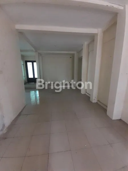 image *RUMAH PINGGIR JALAN RAYA TENGAH KOTA KLATEN LOKASI STRATEGIS SIAP PAKAI* (8)