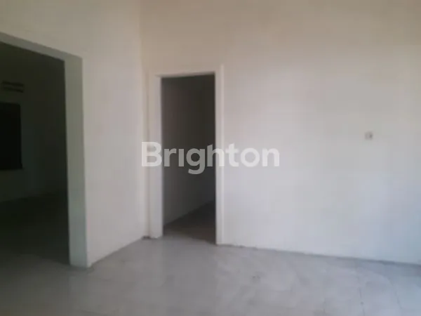 image *RUMAH PINGGIR JALAN RAYA TENGAH KOTA KLATEN LOKASI STRATEGIS SIAP PAKAI* (2)