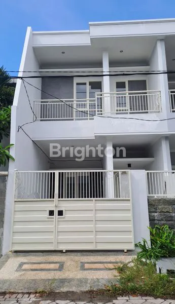 image RUMAH 2 LANTAI BARU GRESS, SIAP HUNI, DEKAT SUPERINDO MULYOSARI PAKUWON CITY ITS UNAIR RS MITRA KELUARGA KENJERAN MERR (1)