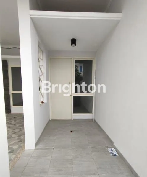 image RUMAH 2 LANTAI BARU GRESS, SIAP HUNI, DEKAT SUPERINDO MULYOSARI PAKUWON CITY ITS UNAIR RS MITRA KELUARGA KENJERAN MERR (3)