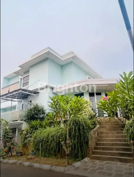 image RUMAH MEWAH 3 LANTAI SIAP HUNI POSISI HOEK DI PAMULANG TANGERANG  (1)