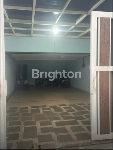 image RUMAH MEWAH 3 LANTAI SIAP HUNI POSISI HOEK DI PAMULANG TANGERANG  (3)