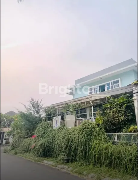 image RUMAH MEWAH 3 LANTAI SIAP HUNI POSISI HOEK DI PAMULANG TANGERANG  (2)