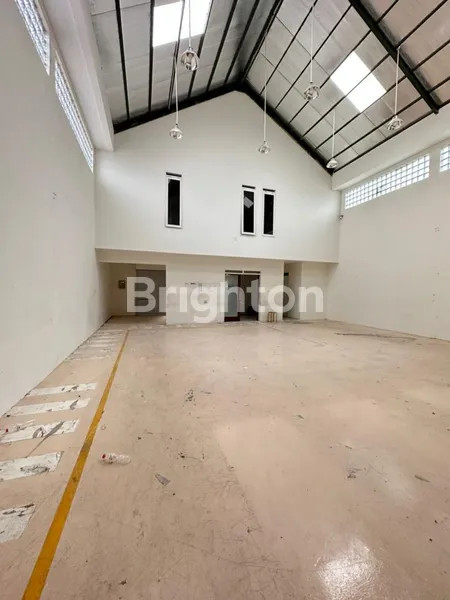 image GUDANG DAN KANTOR DAN TEMPAT TINGGAL 3 LANTAI DI CIJERAH (1)
