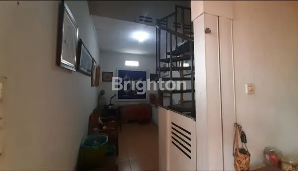 image RUMAH 2LT DI KEBON JERUK - JAKARTA BARAT YANG SANGAT RAPIH DAN SIAP HUNI (7)