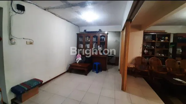 image RUMAH 2LT DI KEBON JERUK - JAKARTA BARAT YANG SANGAT RAPIH DAN SIAP HUNI (3)