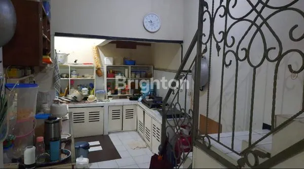 image RUMAH 2LT DI KEBON JERUK - JAKARTA BARAT YANG SANGAT RAPIH DAN SIAP HUNI (4)