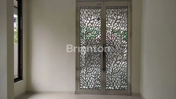 image RUMAH SIAP HUNI 2 LANTAI BISA UNTUK PERKANTORAN (7)